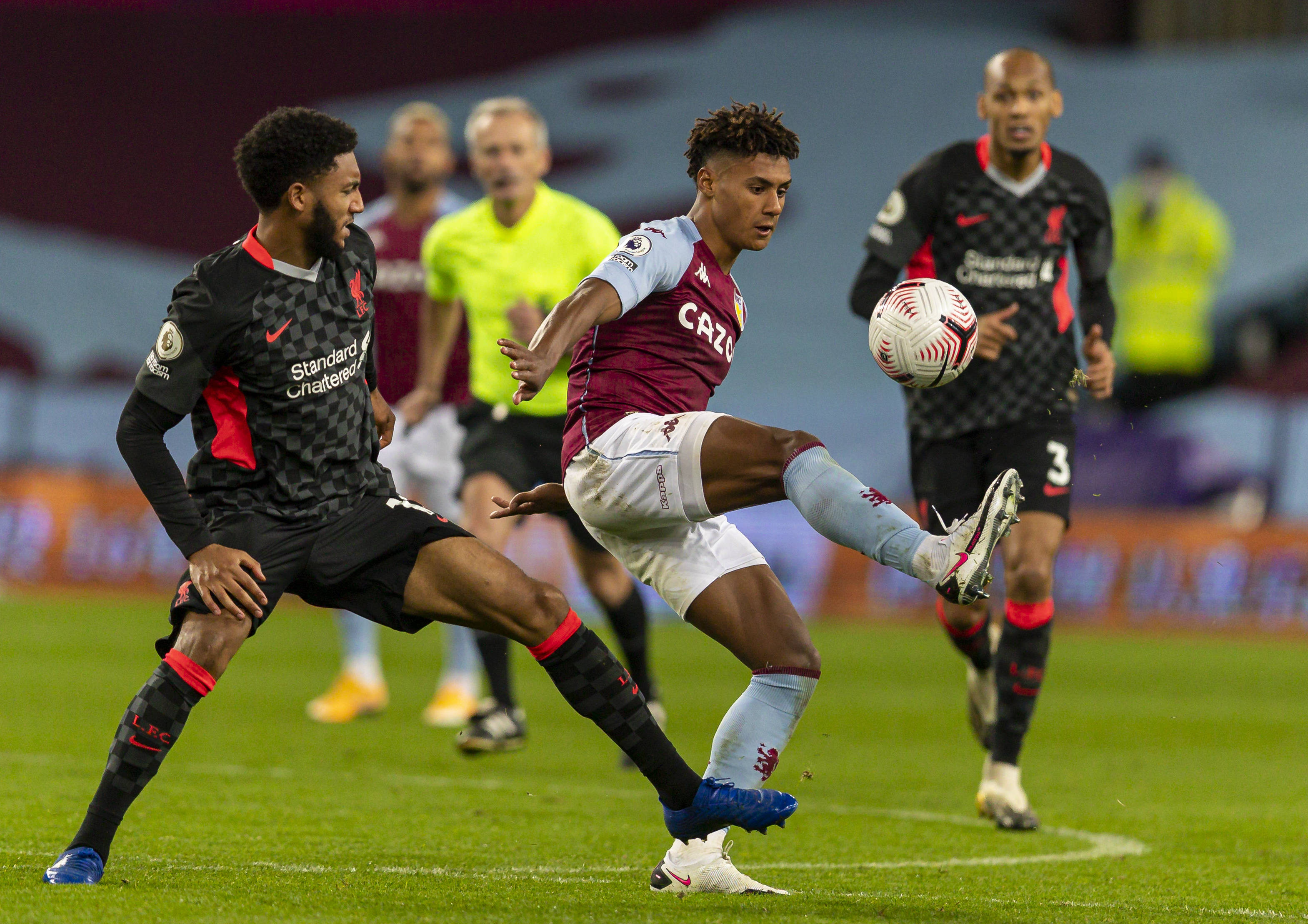 足球比赛中 足球比赛中